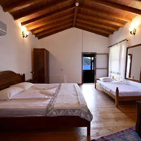 Ankh Bed and breakfast 3*